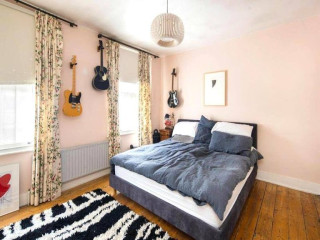 bright-room-in-seven-sisters-available