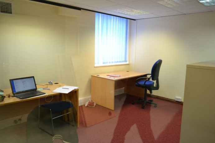 serviced-modern-office-in-barking-ig11-london-247-access-big-2