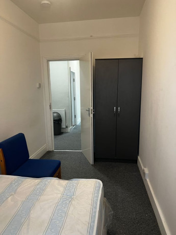 double-room-to-let-in-southall-working-professional-couple-only-ps850-pm-including-bills-big-1