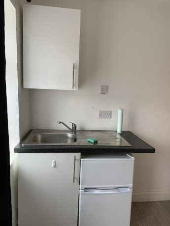 studio-room-in-feltham-tw13-7bu-big-3