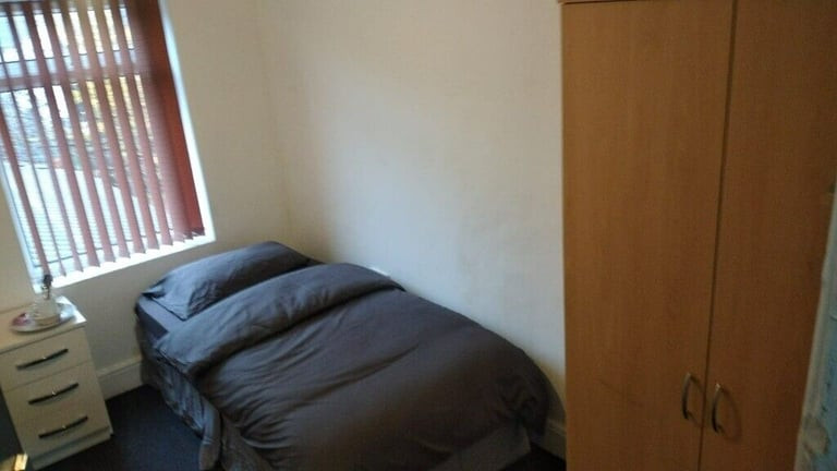 single-room-in-bacchus-roadall-dss-acceptedsee-description-big-0