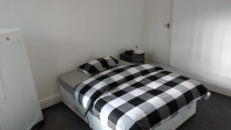 supported-accommodationdouble-room-in-wellington-road-b20all-dss-acceptedsee-description-big-0