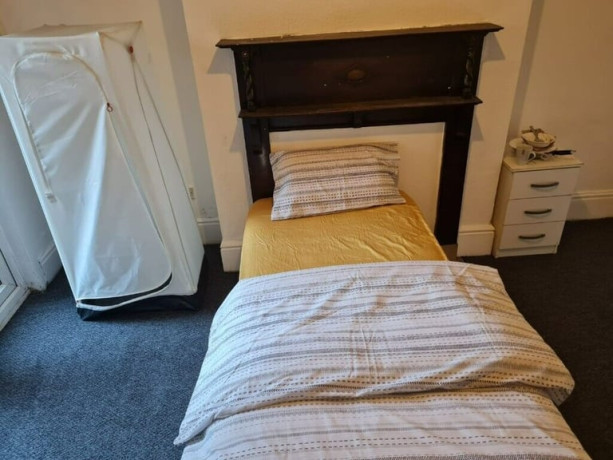 emergency-accommodationdouble-room-in-montague-road-b21all-dss-acceptedsee-description-big-1