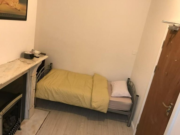 homeless-accommodationdouble-room-in-church-street-b19all-dss-acceptedsee-description-big-0