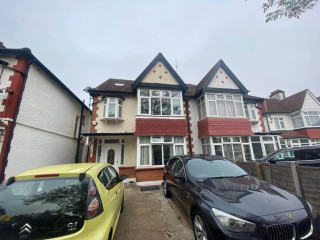 4bed-2bath-semi-detached-house-to-rent-in-wembley-the-dene