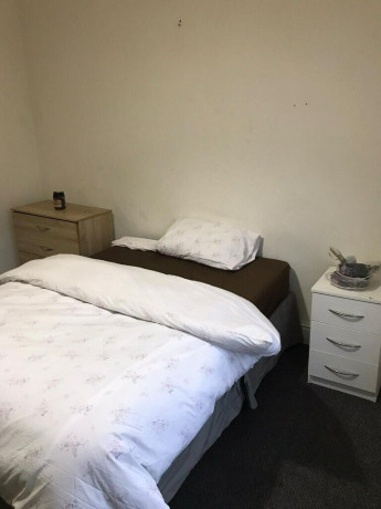 homeless-accommodationdouble-room-in-wellington-road-b20all-dss-acceptedsee-description-big-2