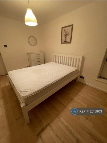 1-bedroom-in-albany-gardens-colchester-co2-2615903-big-3