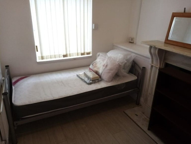 emergency-accommodationsingle-room-in-church-street-b19all-dss-acceptedsee-description-big-0
