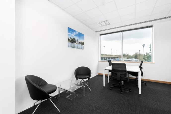 rickmansworth-wd3-1re-4-work-station-private-office-to-rent-at-cardinal-point-big-1