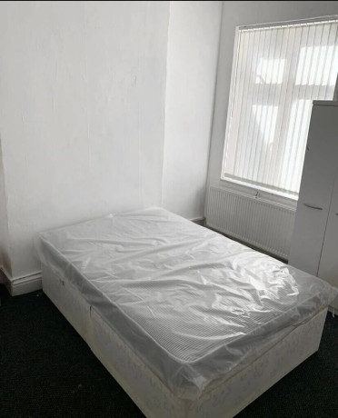 supported-accommodationdouble-room-in-antrobus-road-b21all-dss-acceptedsee-description-big-0