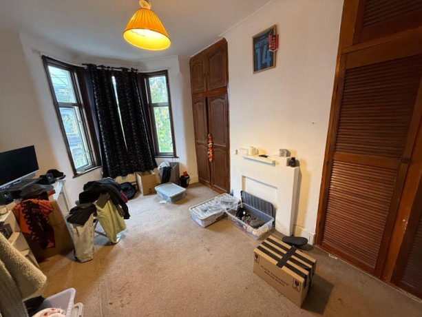 g8-properties-are-pleased-to-offer-this-beautiful-4-bedroom-house-on-beaconsfield-road-e10-5rd-big-3