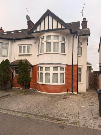 welcome-to-your-new-4-bedroom-2-bathroom-and-1-toilet-house-for-rent-in-warren-road-london-e11-2-big-1