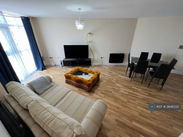2-bedroom-flat-in-altolusso-cardiff-cf10-2-bed-2646332-big-3