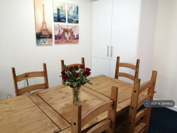 5-bedroom-flat-in-moss-yard-leamington-spa-cv31-5-bed-2644653-big-2