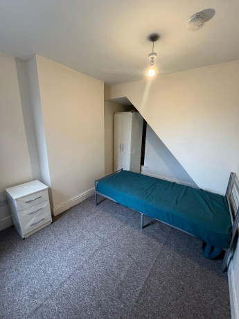 ready-for-a-change-birmingham-rooms-await-just-ps10week-service-charge-big-0