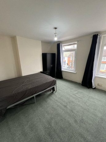 dont-pay-a-deposit-move-to-birmingham-for-ps10week-service-charge-big-0