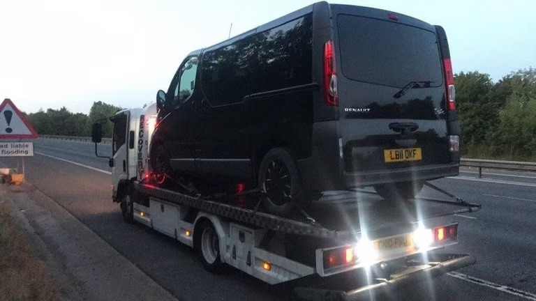247-east-london-recovery-van-breakdown-vehicle-trucks-tow-towing-assistant-services-cheap-big-0