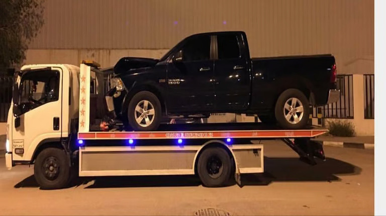 towing-truck-car-recovery-24-7-van-breakdown-vehicle-tow-towing-assistant-transporter-services-big-2