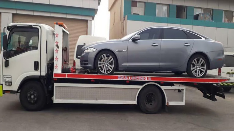 towing-truck-car-recovery-24-7-van-breakdown-vehicle-tow-towing-assistant-transporter-services-big-1