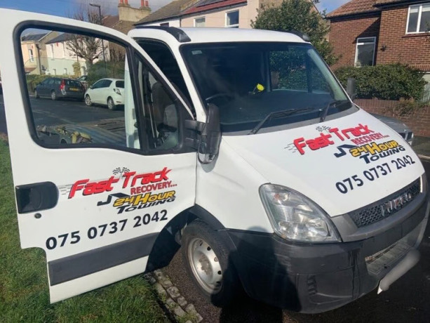 fast-track-car-recovery-24-hr-breakdown-vehicle-tow-truck-towing-jump-start-service-in-east-london-big-4