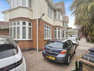 6-bedroom-house-in-six-bedroom-residence-on-stratton-drive-ig11