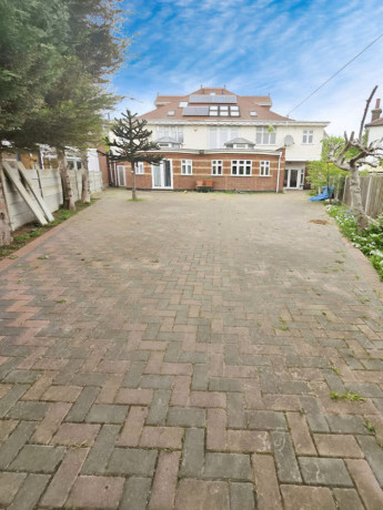 6-bedroom-house-in-six-bedroom-residence-on-stratton-drive-ig11-big-3