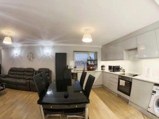 2-bedroom-flat-in-2-bed-flat-for-sale-blenheim-court