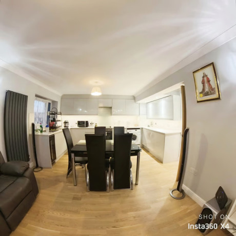 2-bedroom-flat-in-2-bed-flat-for-sale-blenheim-court-big-4