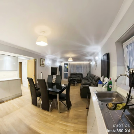 2-bedroom-flat-in-2-bed-flat-for-sale-blenheim-court-big-3