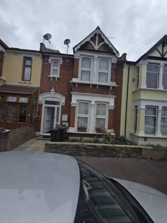 1-bedroom-house-in-2-separate-one-bedroom-flats-for-sale-ig11-aps250k-aps270k-big-1