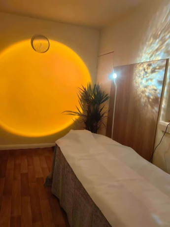 come-and-enjoy-full-relaxing-massage-big-2