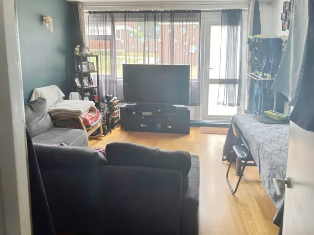 2-bedroom-flat-in-spacious-ground-floor-apartment-sw16-big-1