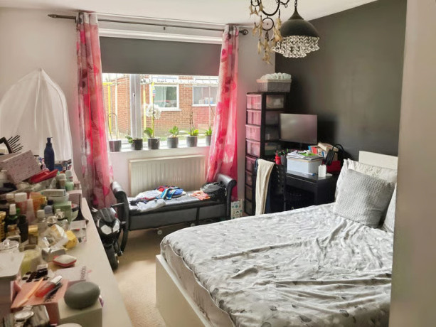 2-bedroom-flat-in-spacious-ground-floor-apartment-sw16-big-4