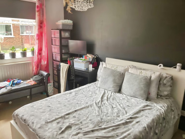 2-bedroom-flat-in-spacious-ground-floor-apartment-sw16-big-3