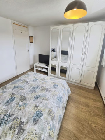 2-bedroom-flat-in-2-bedroom-maisonette-for-sale-ig7-big-0