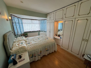 3-bedroom-house-in-3-bedroom-semi-detached-house-oaklands-avenue-edmonton-n9