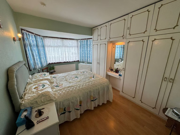 3-bedroom-house-in-3-bedroom-semi-detached-house-oaklands-avenue-edmonton-n9-big-0