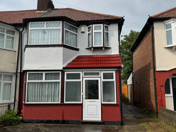 3-bedroom-house-in-3-bedroom-semi-detached-house-oaklands-avenue-edmonton-n9-big-1