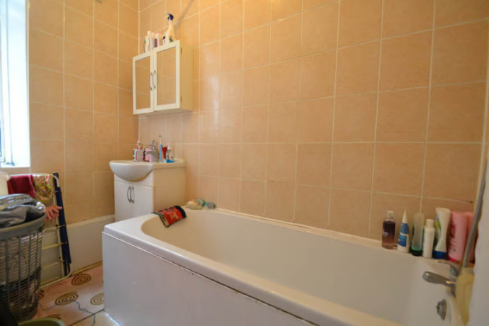 3-bedroom-flat-in-bentinck-house-white-city-big-3