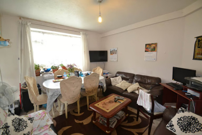 3-bedroom-flat-in-bentinck-house-white-city-big-2