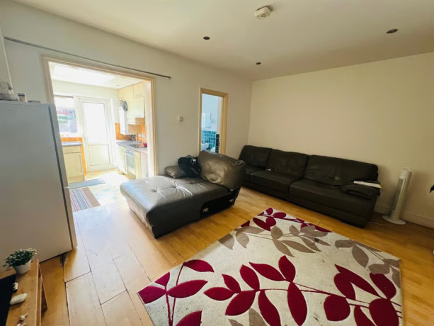 1-bedroom-flat-in-hounslow-big-1