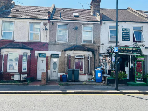 1-bedroom-flat-in-hounslow-big-2