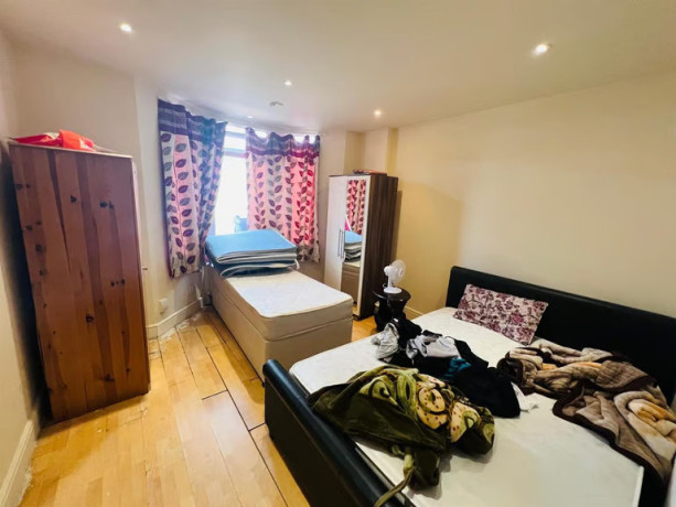1-bedroom-flat-in-hounslow-big-4