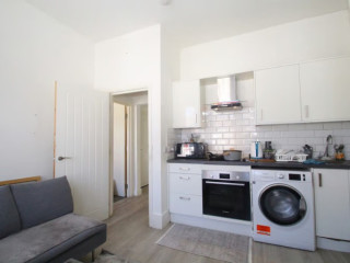 hane-estate-agents-offer-a-2-bedroom-first-floor-converted-flat
