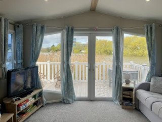 3-bedroom-static-caravan-for-sale-at-butlins-minehead-on-premium-pitch-lakeside-ta24-5sh