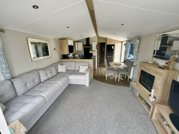 3-bedroom-static-caravan-for-sale-at-butlins-minehead-on-premium-pitch-lakeside-ta24-5sh-big-4