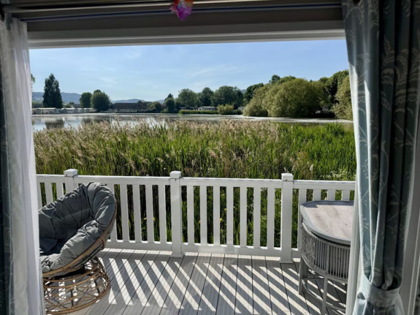 3-bedroom-static-caravan-for-sale-at-butlins-minehead-on-premium-pitch-lakeside-ta24-5sh-big-2