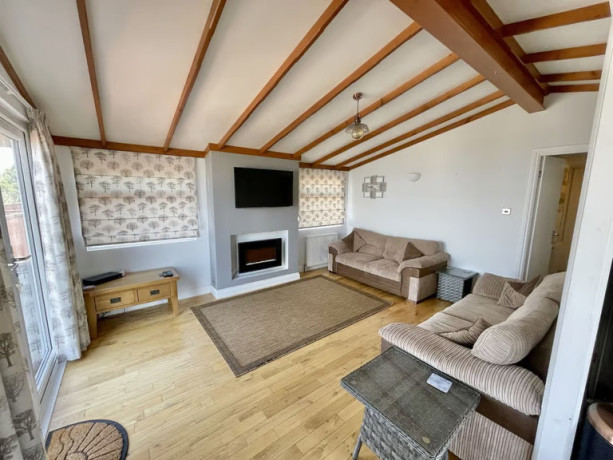 hamell-country-retreat-twin-lodge-at-st-audries-bay-holiday-club-somerset-ta4-4dy-sea-views-big-4