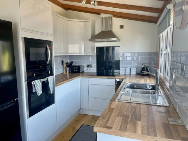 hamell-country-retreat-twin-lodge-at-st-audries-bay-holiday-club-somerset-ta4-4dy-sea-views-big-2
