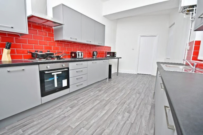 6-bed-6-bath-hmo-preston-city-centre-fully-refurbed-high-spec-throughout-returns-in-excess-of-45-pa-big-3